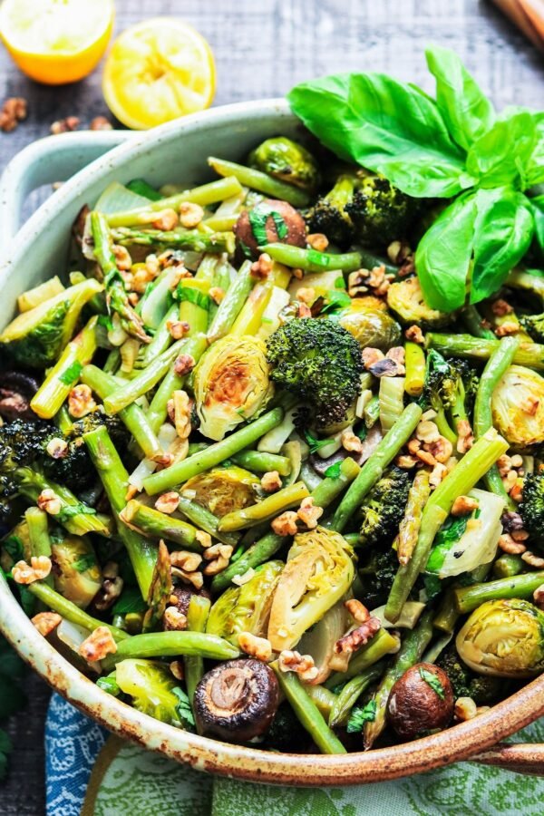 Greens of the Globe: 60 Healthy Green Vegetable Recipes from Around the World - Image 5